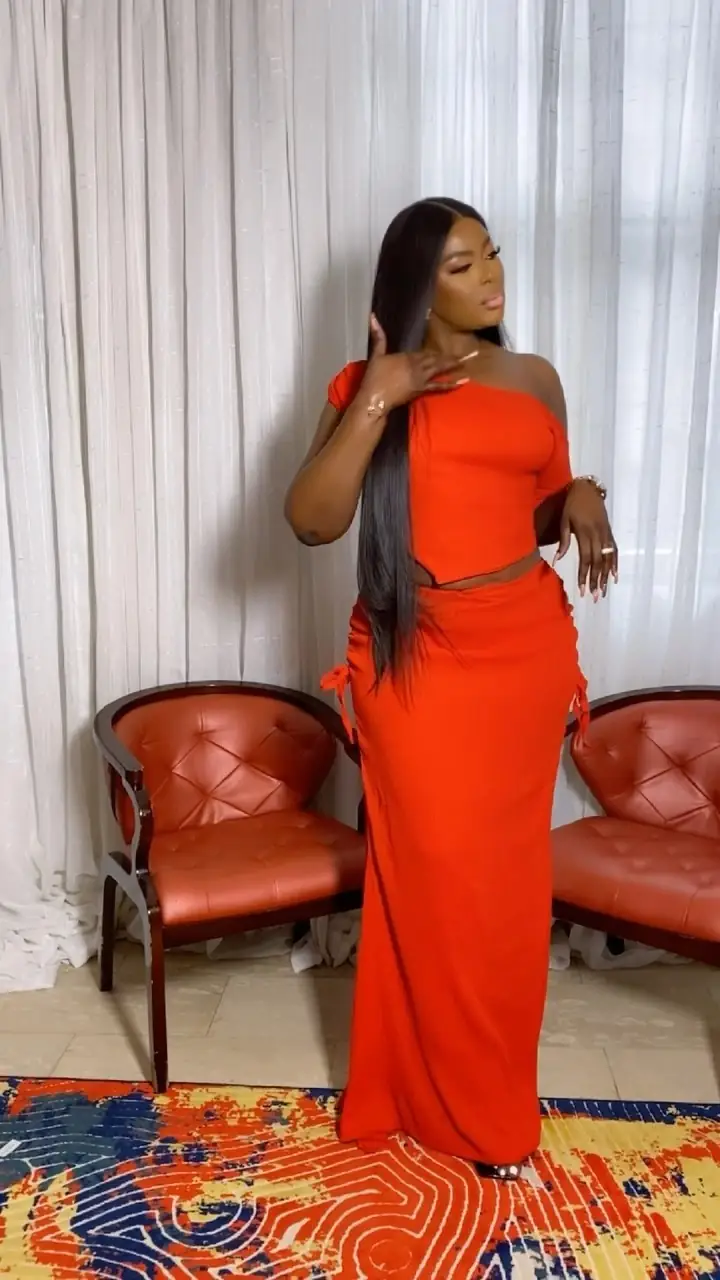 Off-shoulder top & skirt set — Red